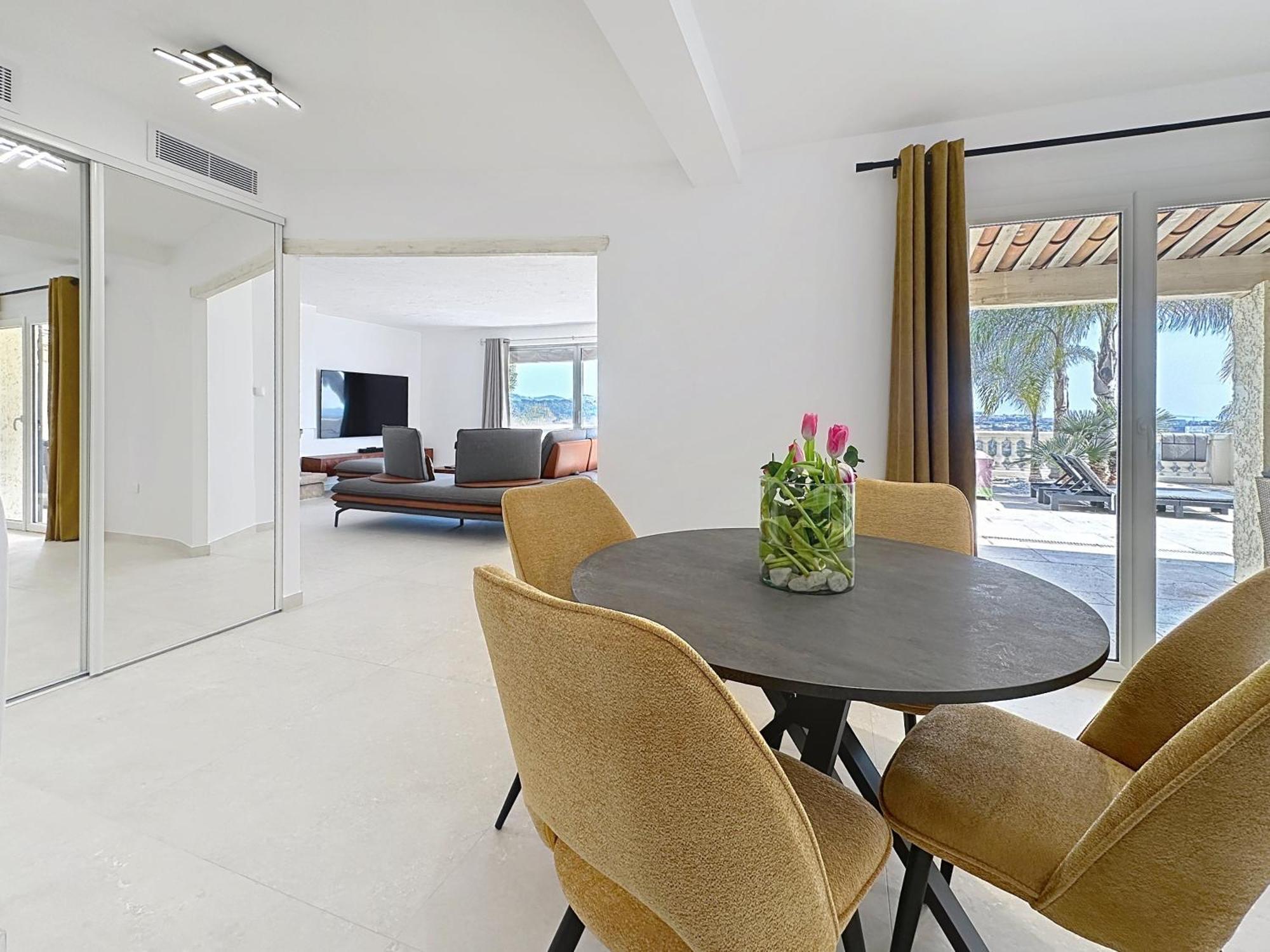 3 Bedrooms Villa Near Cannes - Pool & Jacuzzi - Sea View Мандельє-ла-Напуль Екстер'єр фото